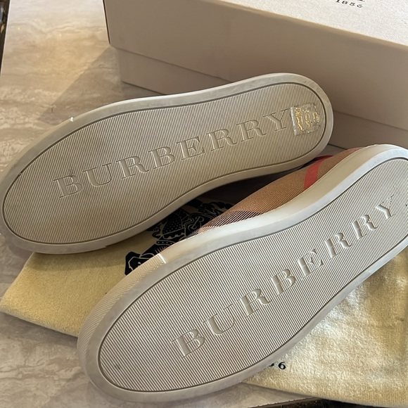 🎉𝐇𝐏!🎉BURBERRY HARTFIELD HOUSE CHECK LOW TOP SNEAKERS NIB - Picture 10 of 14